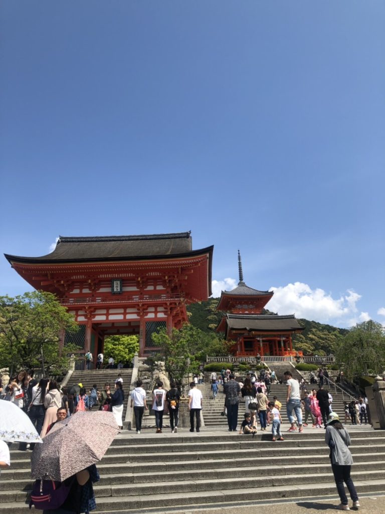 京都の清水寺の入り口